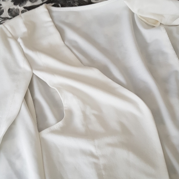 Ivory cape - Picture 5 of 7